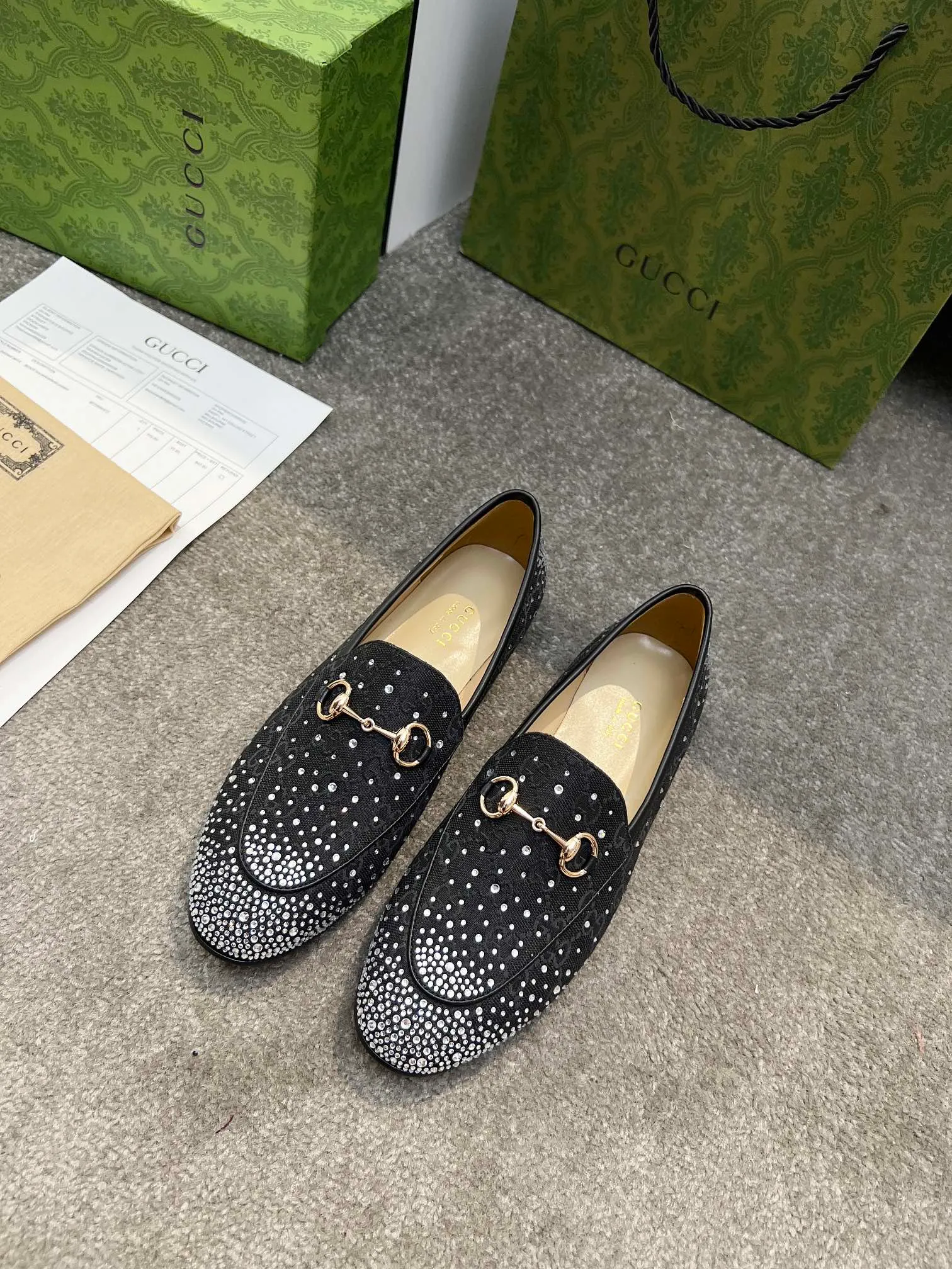 👟👟Ex-factory price 420👟👟 Genuine leather sole +50 Original quality guccisummer's latest limited edition shoes are on sale with top quality. Purchased genuine development original special hot diamond process classic double G presbyopic inner sheepskin with Italian original board material and craftsmanship are the same as the original! Code number: 35-42,